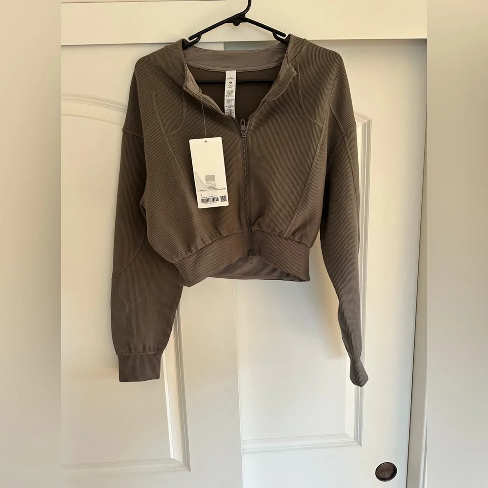 NWT Lululemon Ribbed Softstreme Cropped Jacket, Nomad 8 - Picture 1 of 5
